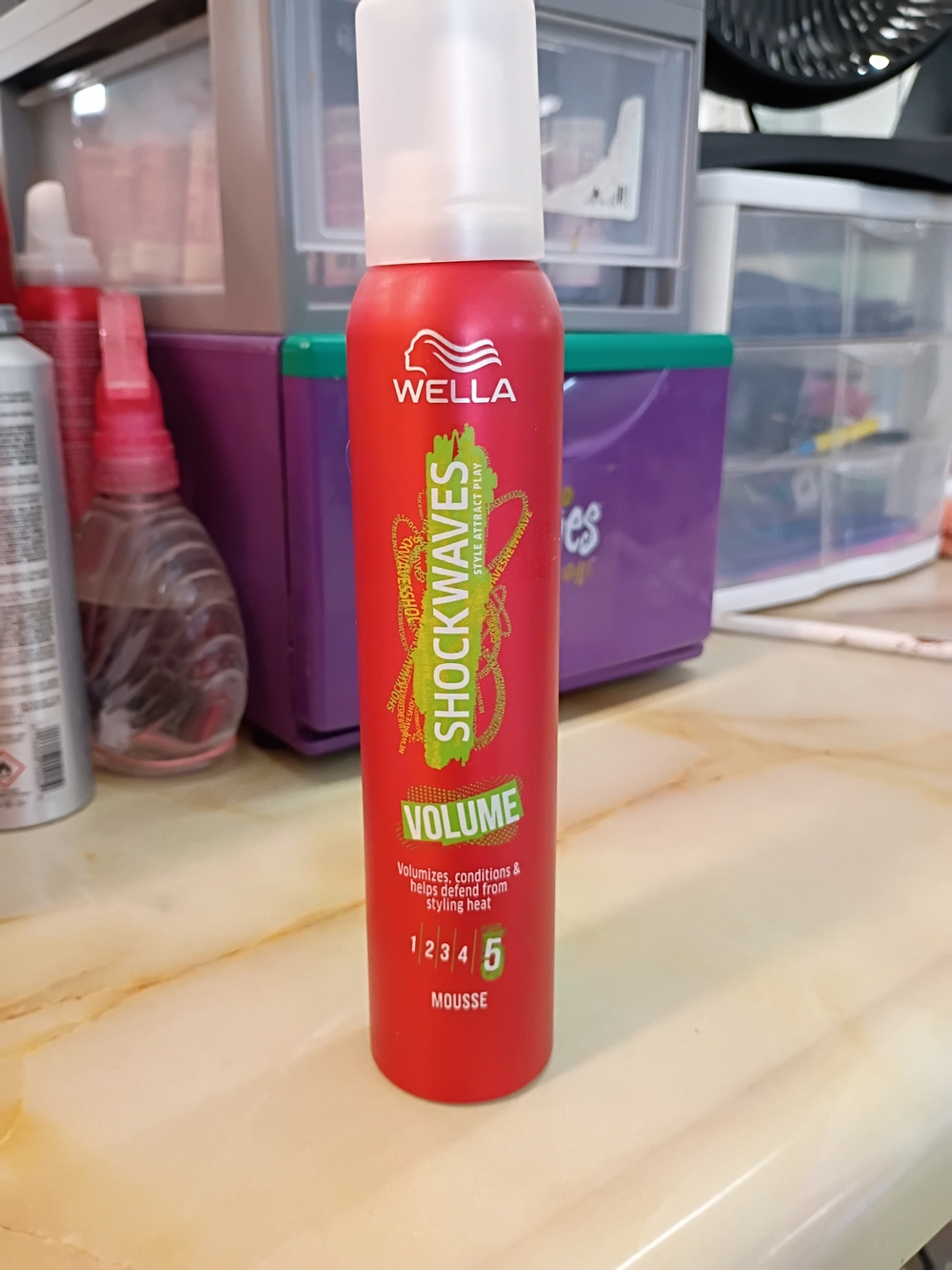Wella Shockwaves Volume Mousse in Red